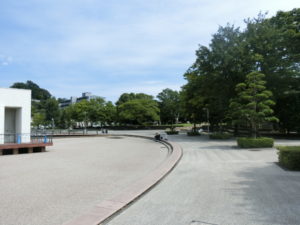相模川ふれあい科学館前の広場