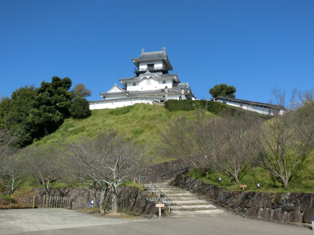 掛川城 駐車場料金や周辺の安い駐車場を解説 無料はある バイクの駐車場も