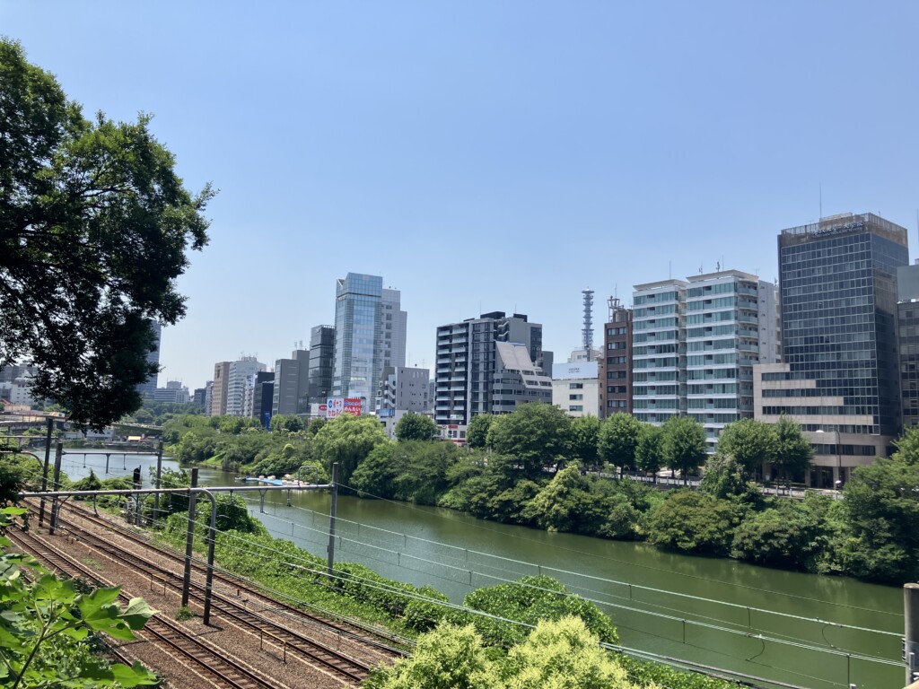 四ツ谷駅の駐車場12選！安くて便利なおすすめを解説。予約できる駐車場！